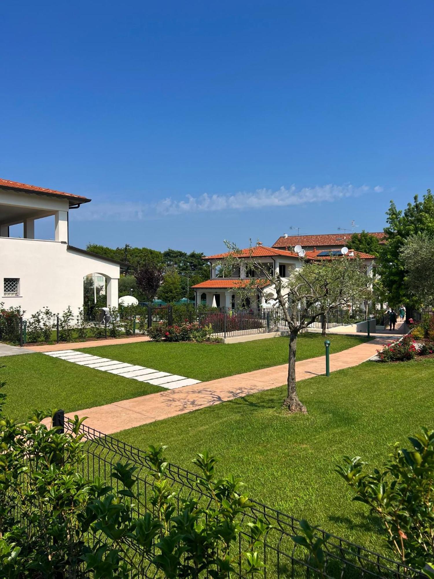 Residence Fiore Rosso Sirmione Exterior foto